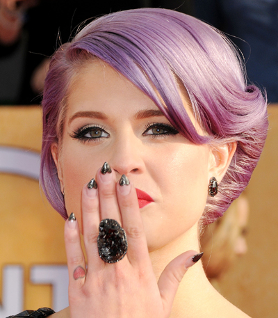 kelly osbourne sag awards nail art rex