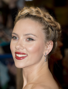 scarlett johansson plait hair