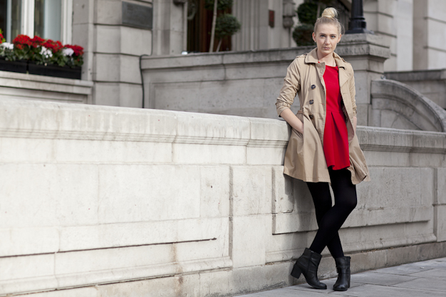 laura davies elle sub editor