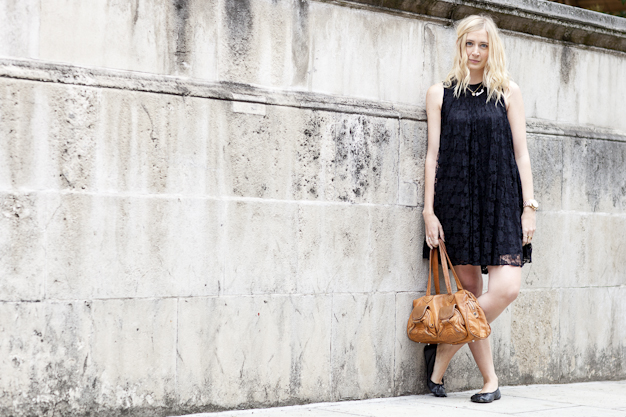 laura davies elle sub editor